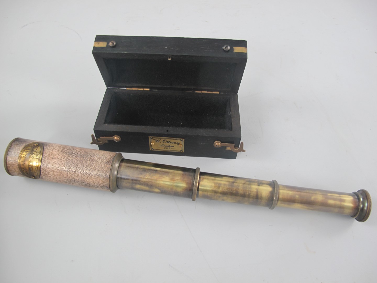 *ANG. Fernrohr Messing brün. leder Holz Box L.13cm