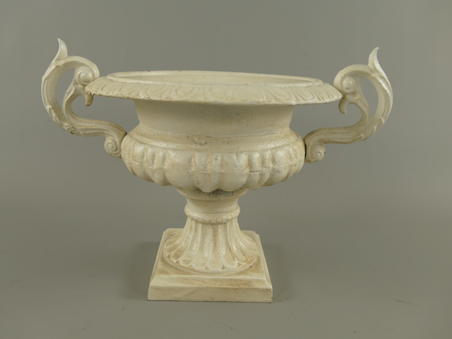 Urn Antik WEISS Eisen H.27x37cm