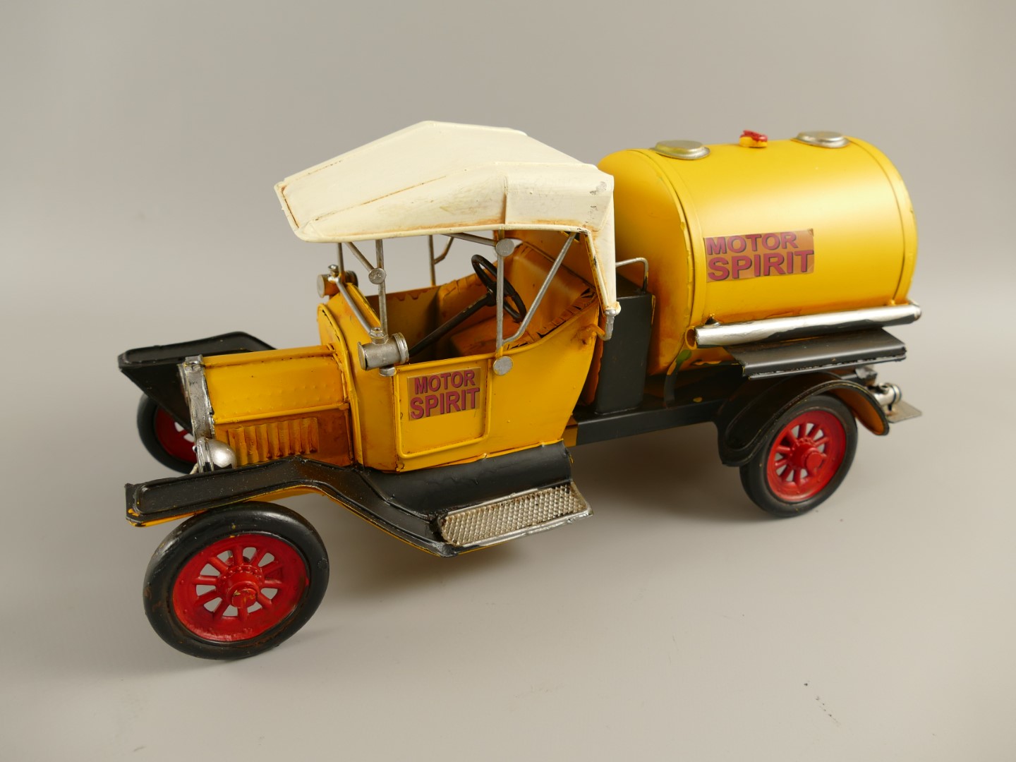 Tankwagen Antik Eisen L.35x17cm