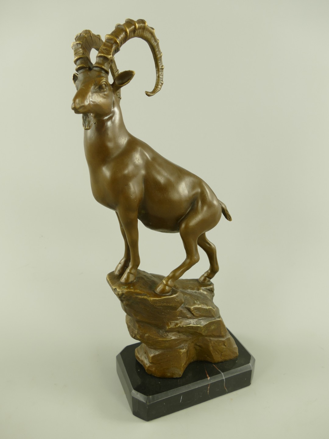 Figur Bronze Steinbock H.37x15x9cm