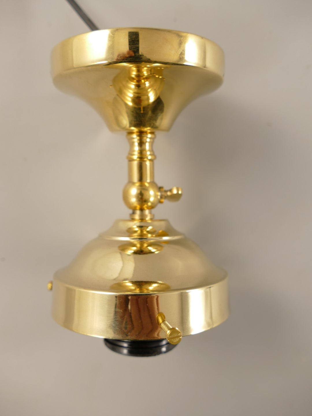 Deckenhalter E27 Messing o. Schirm Gh.8*GUS-H.14cm