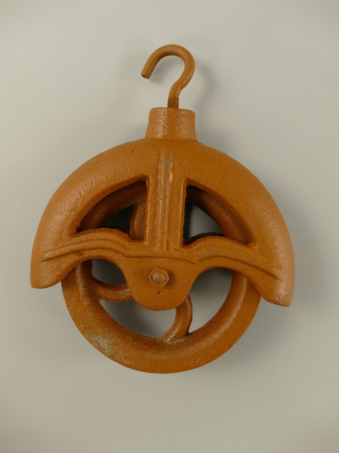 *ANG. Riemenscheibe Eisen Naturrost Farbig H.17cm