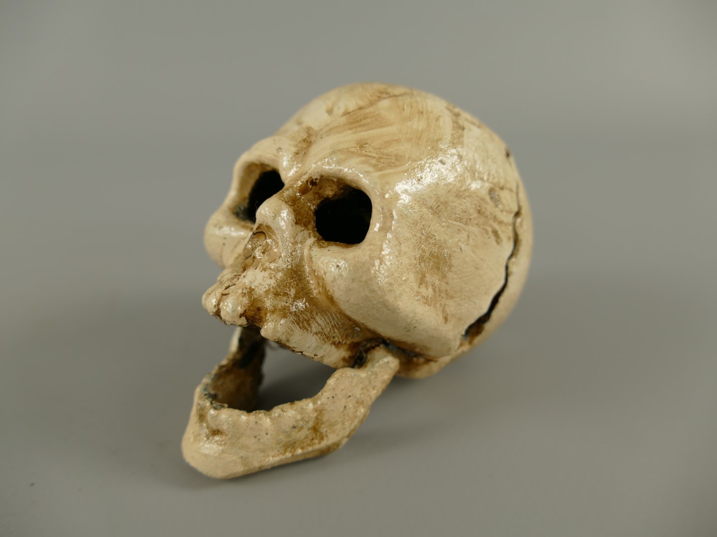 Totenkopf Flaschenöffner Eisen weiss H.5x7cm