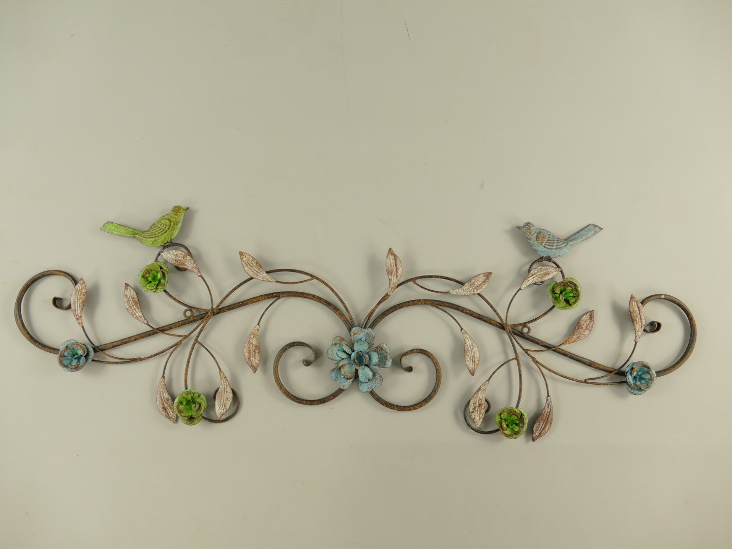 Wandornament Vögel mit Blumen Eisen farbig L.87cm