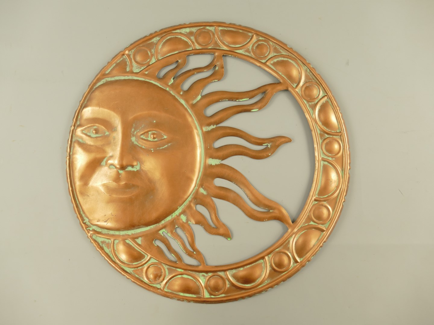 Wandornament Sonne Eisen Kupfer farbig D.51cm