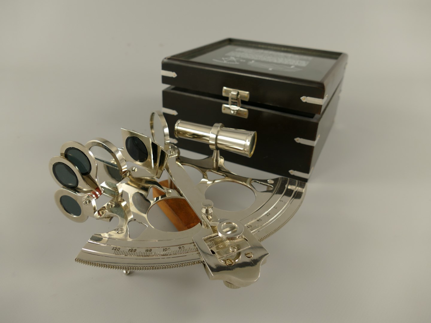 *AUS Sextant 6'' vernick. Holzbox schwarzH.11x19cm