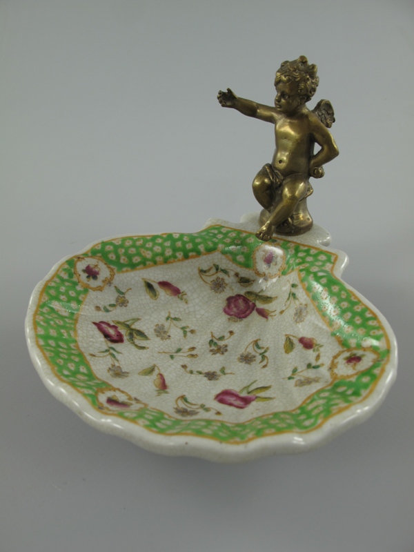 Porzellan/Mess. grün/Rosen Schale figur H.11x14cm