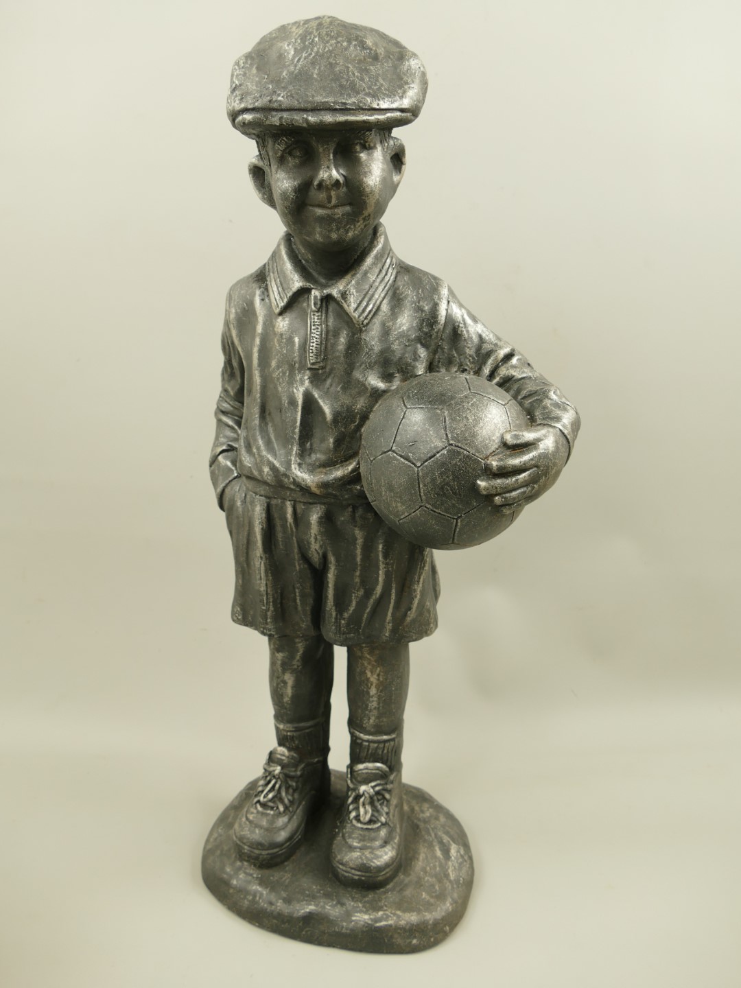 (*)Kind mit Ball Kunststein(MGO) Grau farb. H.78cm