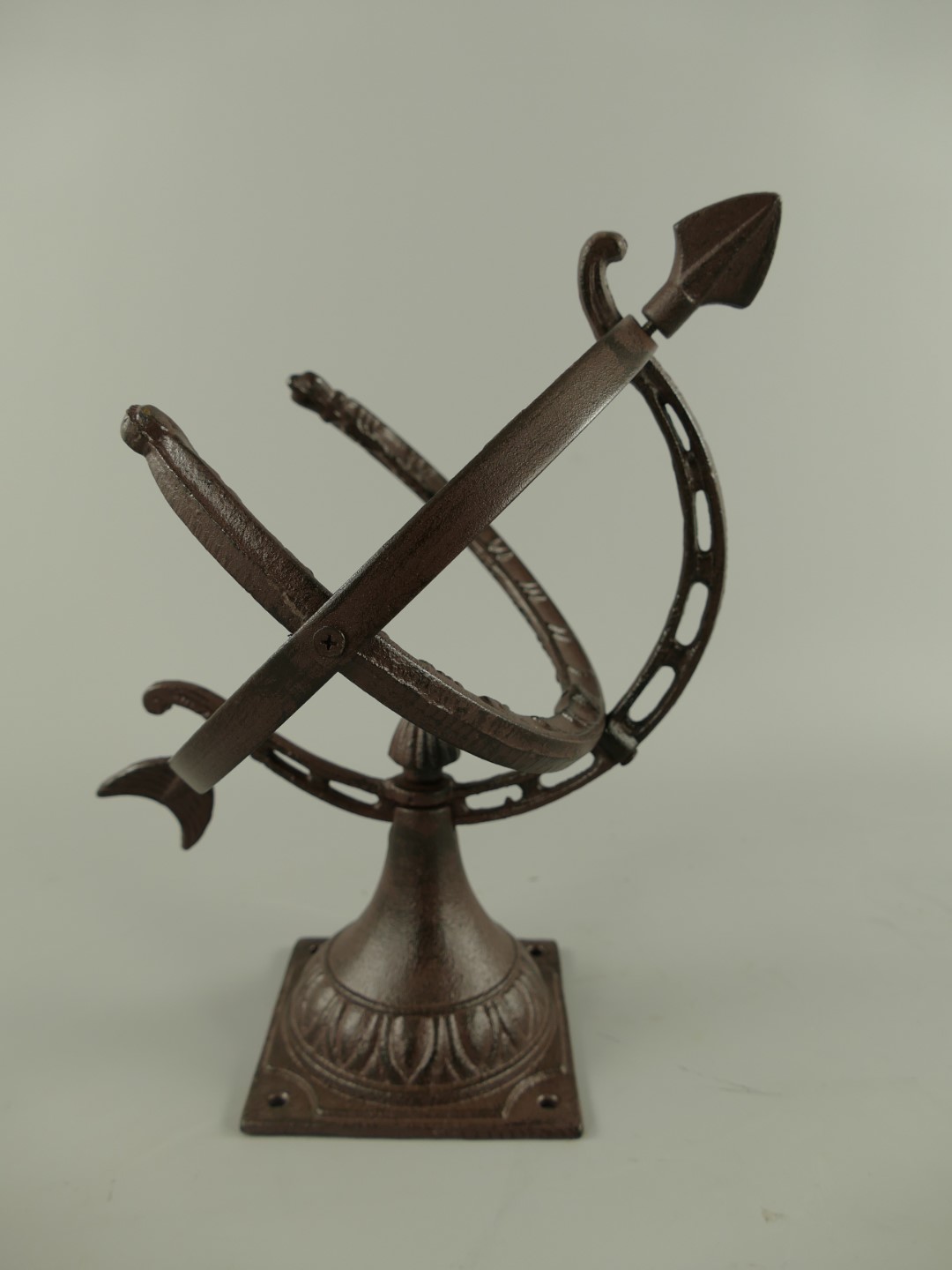 *ANG. Sonnenuhr auf fuß Eisen rustik. braun H.32cm